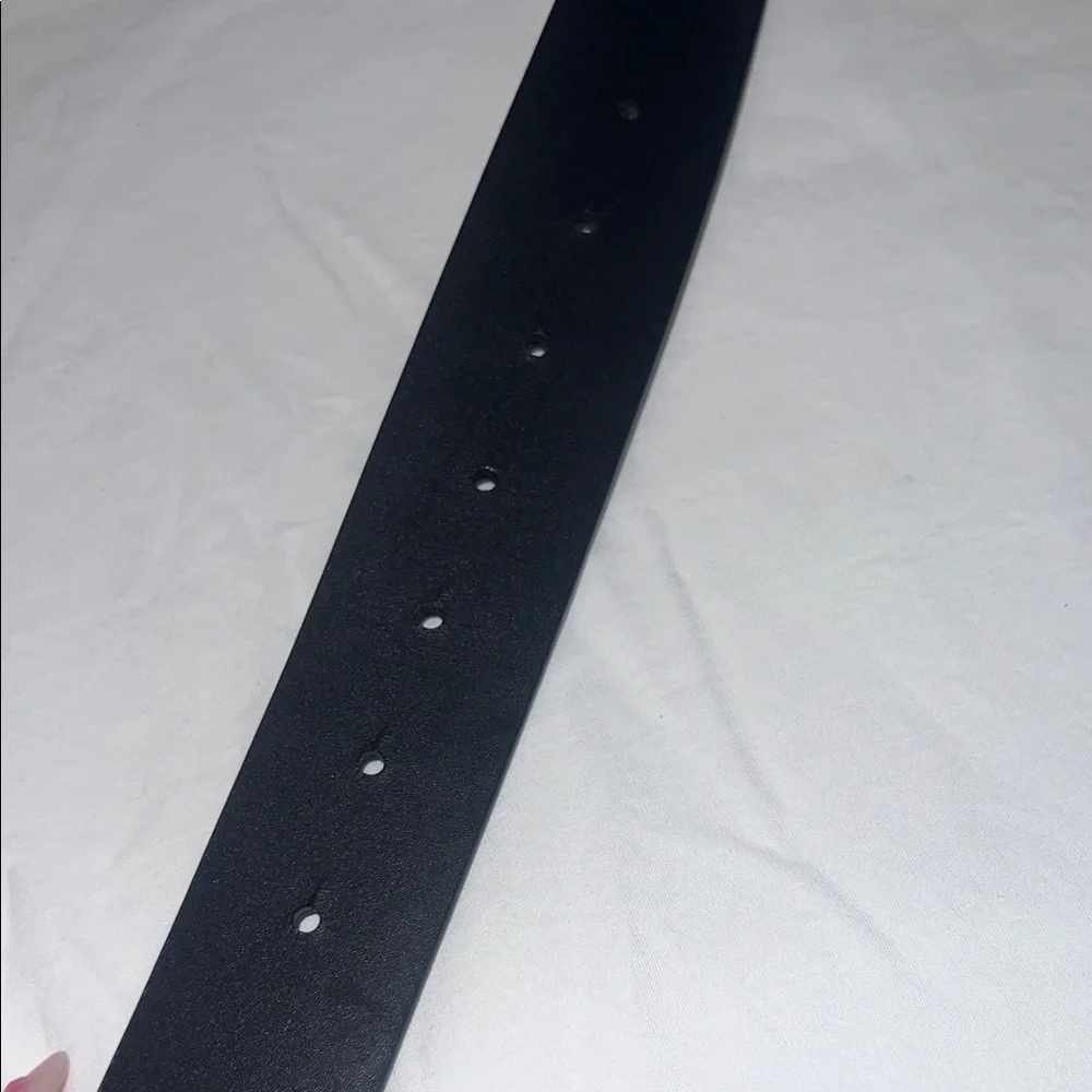 Tory Burch ] Eleanor Black Leather Belt ] Raised Leather Logo Buckle